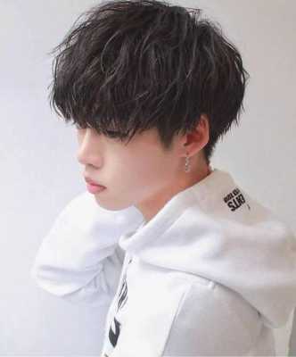 男性什么发型适合自己（男生把头发拉直好看还是烫直好看）