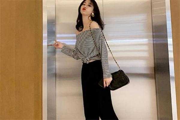女孩脸大适合什么衣服（女孩脸大适合什么衣服好看）