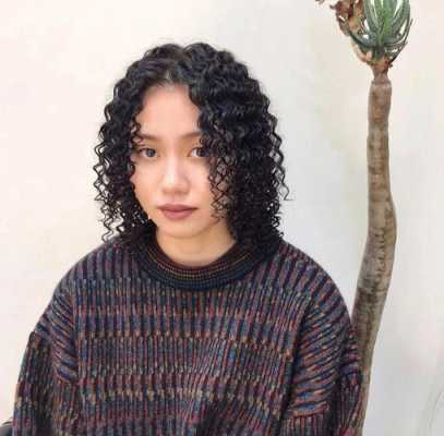 黑人适合什么颜色头发（自然卷适合黑人烫吗）