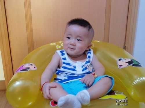 小孩桃子头发型怎么剪,桃子脸适合什么发型男