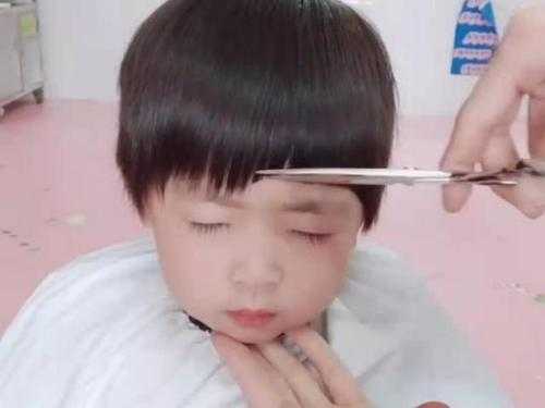怎么给宝宝留头发（怎么给宝宝留头发好看）