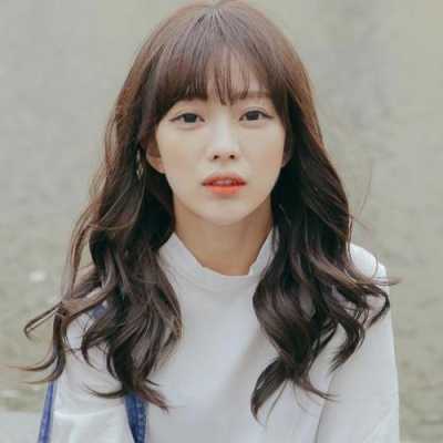 大脸妹子适合什么刘海（大脸适合什么刘海）