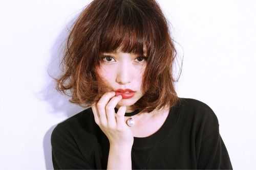 短卷发适合什么脸型（短卷发适合什么脸型女）