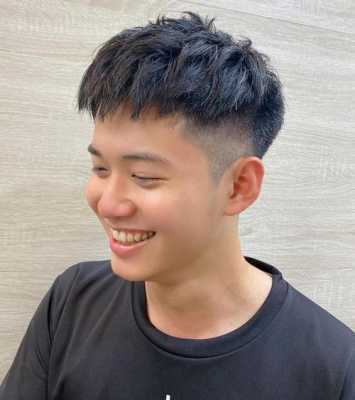 男人应该留什么发型（男人应该留什么发型好看）