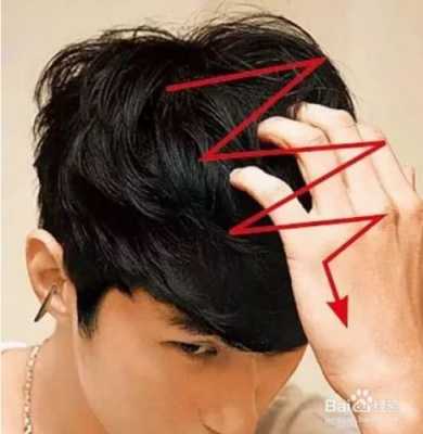 头发硬怎么弄中分（怎么让头发自然中分）