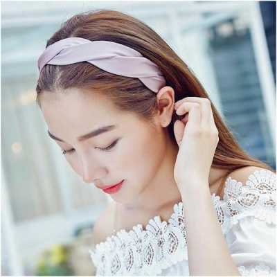 巨蟹女适合什么发型（中长发发箍怎么戴好看）