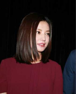 赵薇脸型适合什么发型（赵薇脸型适合什么发型图片）