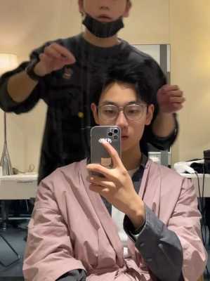 男生怎么给自己剪头发（男生怎么自己给自己剪头发我也想去理发店啊问）
