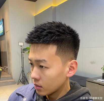 男生怎么给自己剪头发（男生怎么自己给自己剪头发我也想去理发店啊问）