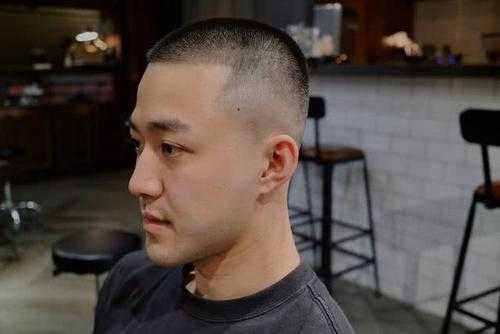 瘦的人适合寸头吗,瘦小的人适合什么发型好看