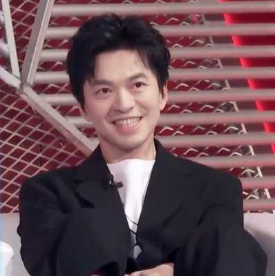 李健和谁长得像,李健发型怎么弄好看