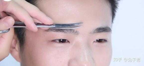 男生怎么修眉毛才能好看,男士的眉毛怎么修好看图片