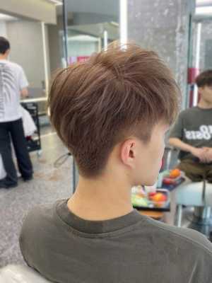 现在流行什么头发男（现在流行什么头发男生）
