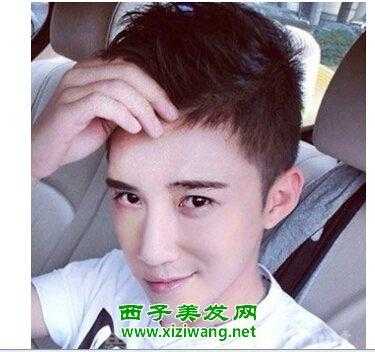 男士额头高适合什么发型（高额头的男生什么发型好看）