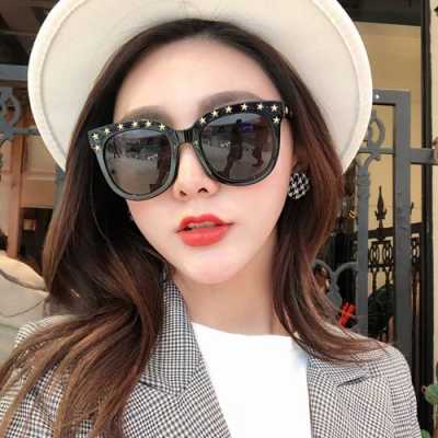 方脸适合什么墨镜图片（方脸适合什么墨镜图片女）