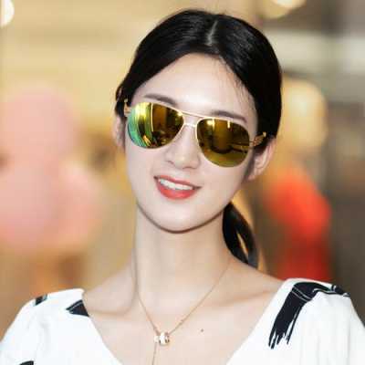 方脸适合什么墨镜图片（方脸适合什么墨镜图片女）