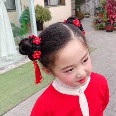 两个丸子头儿童怎么扎（两个丸子头儿童怎么扎好看）
