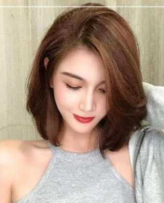 脸大怎么梳头发好看,女人脸大剪什么发型好看