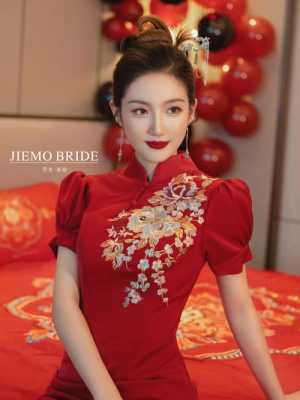 穿旗袍配什么发型图片（新中式旗袍配什么发型）
