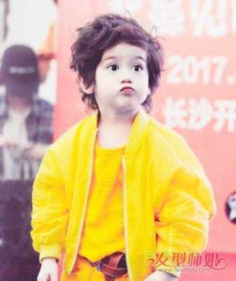 宝宝自然卷留什么发型,小孩自来卷弄什么发型好看