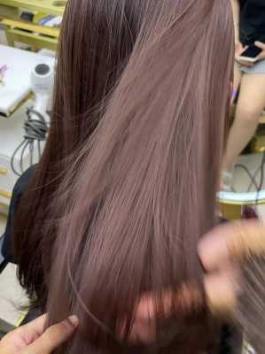 蜂蜜茶色挑染什么颜色（漂过的头发染蜜糖醇棕是什么颜色）