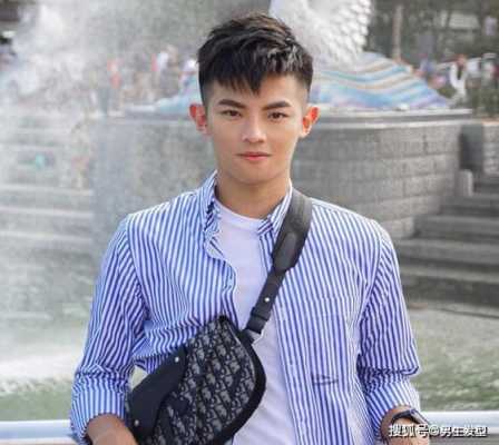 男生额头高剪什么发型（男生大脑门发际线高留什么发型）