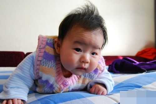 如何给3岁小孩子剪头发呢？小孩子总是动来动去的，怎么剪啊,儿童男剪什么发型好看图片