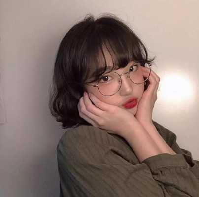 带眼镜适合什么短发女