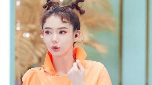 鹿角辫怎么扎（鹿角辫怎么扎好看）