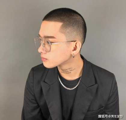 男颧骨大适合什么发型（颧骨突出寸头怎么剪）