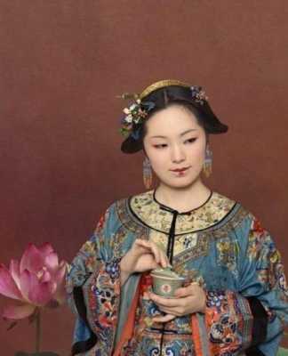 清朝头发怎么梳（清朝妃子头发怎么梳）