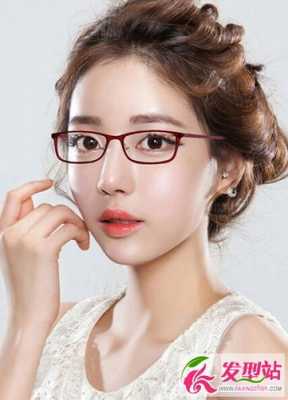 戴眼镜适合什么发型女（戴眼镜发际线高的女生适合什么发型）
