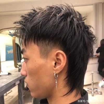 我是男生，两边的头发很翘，怎么才能让它伏贴着头皮朝下长,男生怎么换发型好看