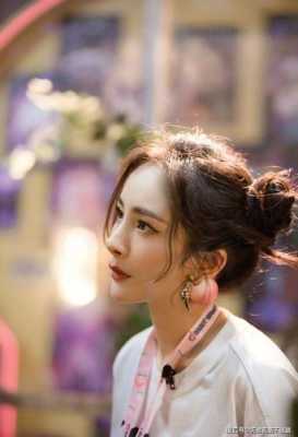 双丸子头配什么衣服（双丸子头配什么衣服好看）