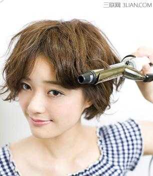 今年流行扎什么发型女（卷发短发发型盘点，烫卷后的短发更时髦）