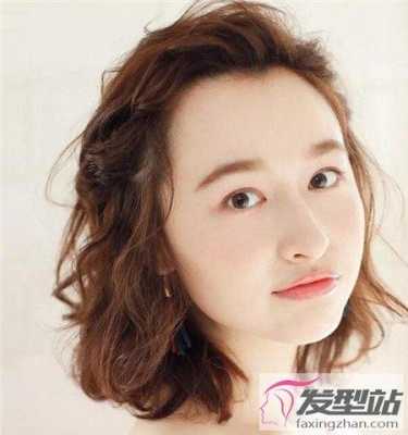 今年流行扎什么发型女（卷发短发发型盘点，烫卷后的短发更时髦）