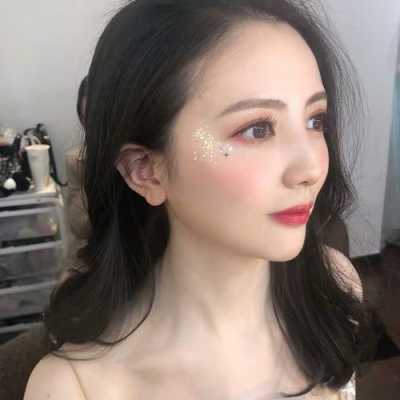 眼妆怎么打底（眼妆亮片亮晶晶怎么涂）