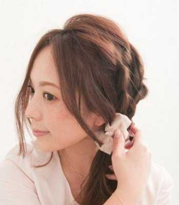 头发厚适合扎什么发型（头发厚适合扎什么发型女）