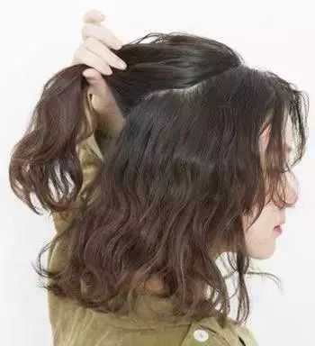 烫发后怎样梳头,烫过的头发怎么梳头