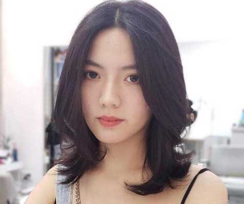 大脸头发多适合什么发型（头大脸大怎么调整轮廓）