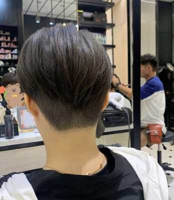 自己怎么剪头发女（女孩子把自己的头发给了一个男孩子是什么意思啊）