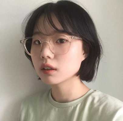 戴眼镜什么发型好看女