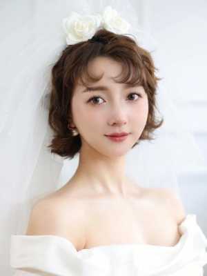 短发穿礼服弄什么造型（短发穿礼服弄什么造型好看）