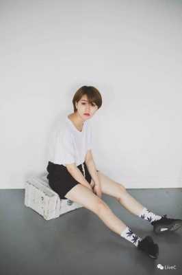 超短发适合穿什么衣服（超短发适合穿什么衣服夏天）