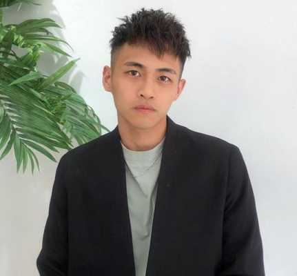 发际线太高留什么发型（发际线太高留什么发型男）