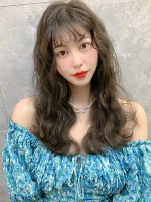 今年流行的发型是什么（长发满头烫发型图片，今年流行什么发型全烫）