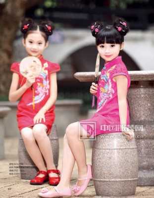 女童穿旗袍配什么发型（小女孩穿旗袍配什么发型）