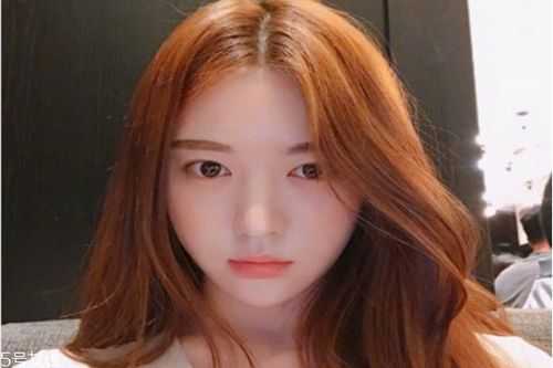什么颜色盖白发又显皮肤白,什么颜色最盖白头发
