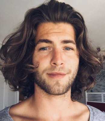 男生卷头发教程,男人卷发该弄什么发型好看