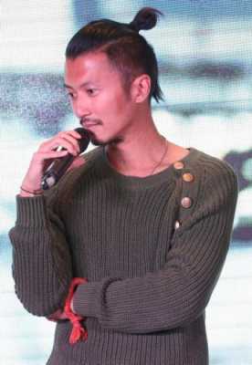 男生怎么留丸子头（男生怎么留丸子头好看）